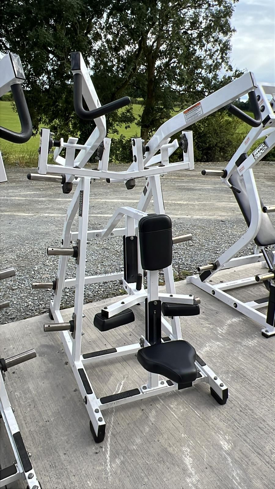 Hammer Strength Plate Loaded Behind the Neck Pulldown