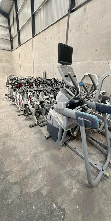 Precor AMT 885 Cross Trainer with Monitor