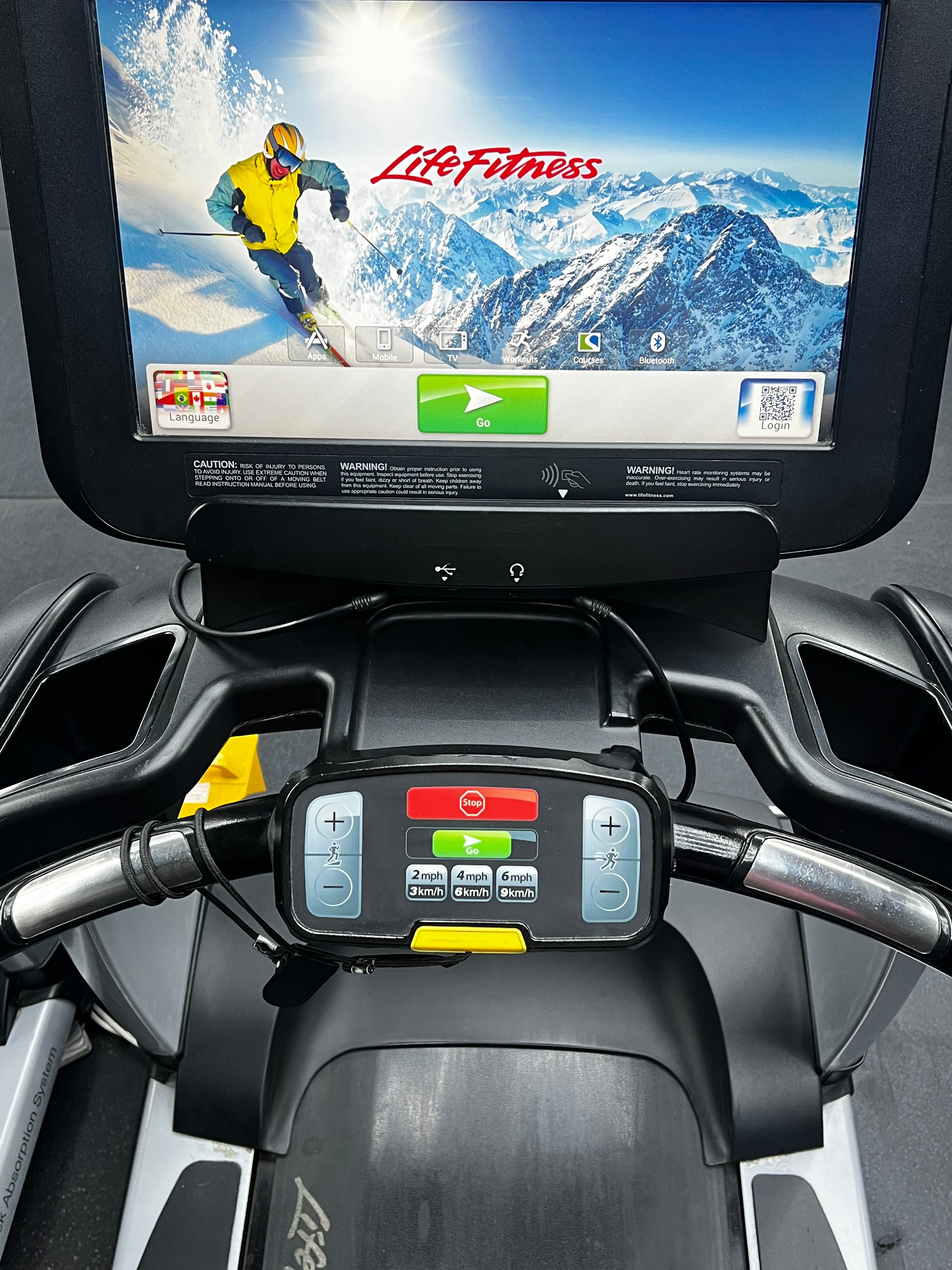 Life Fitness 95T Treadmill Elevation Series Discover SE3 Console