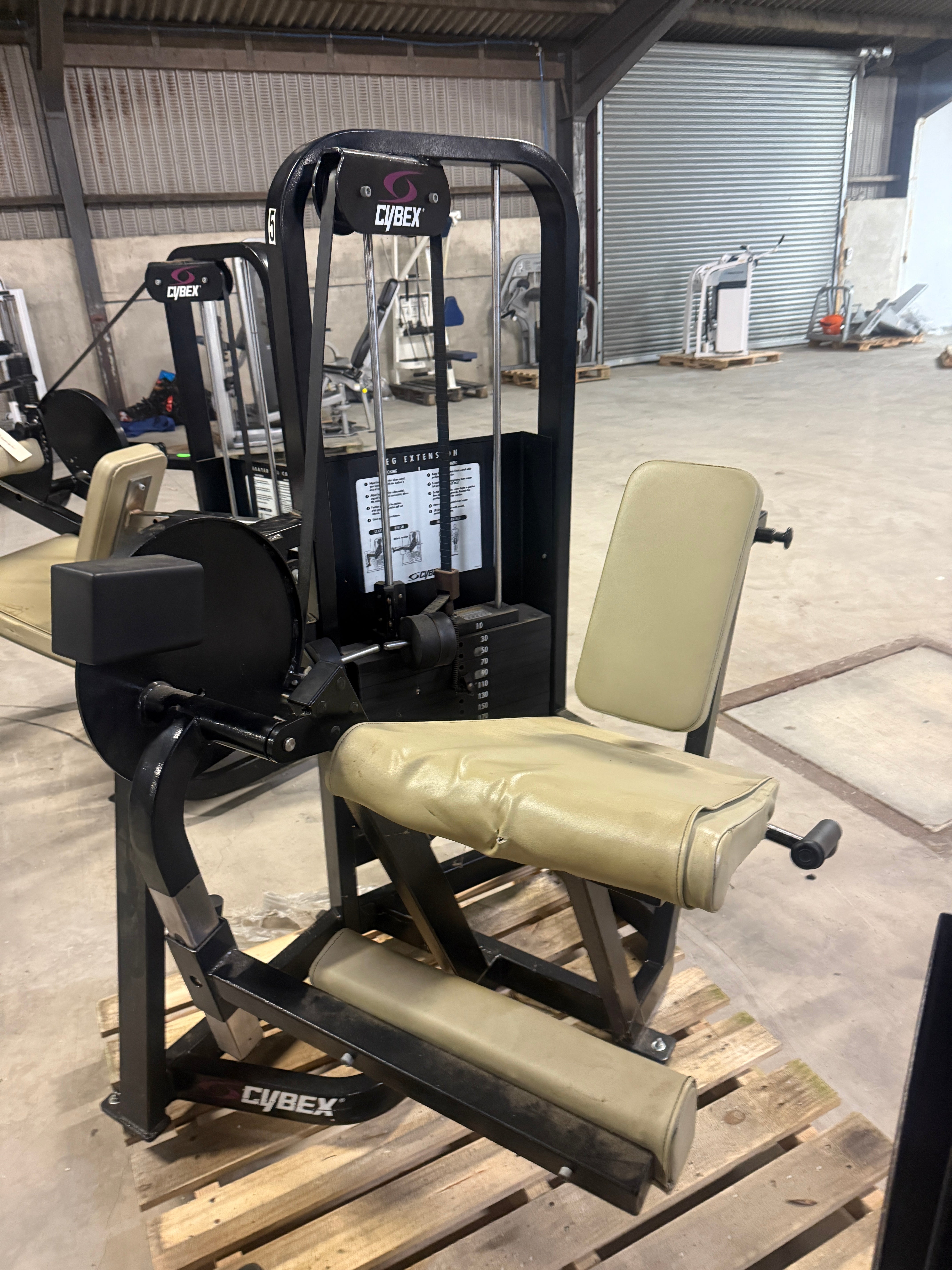 CYBEX VR2 Full Gym In Black