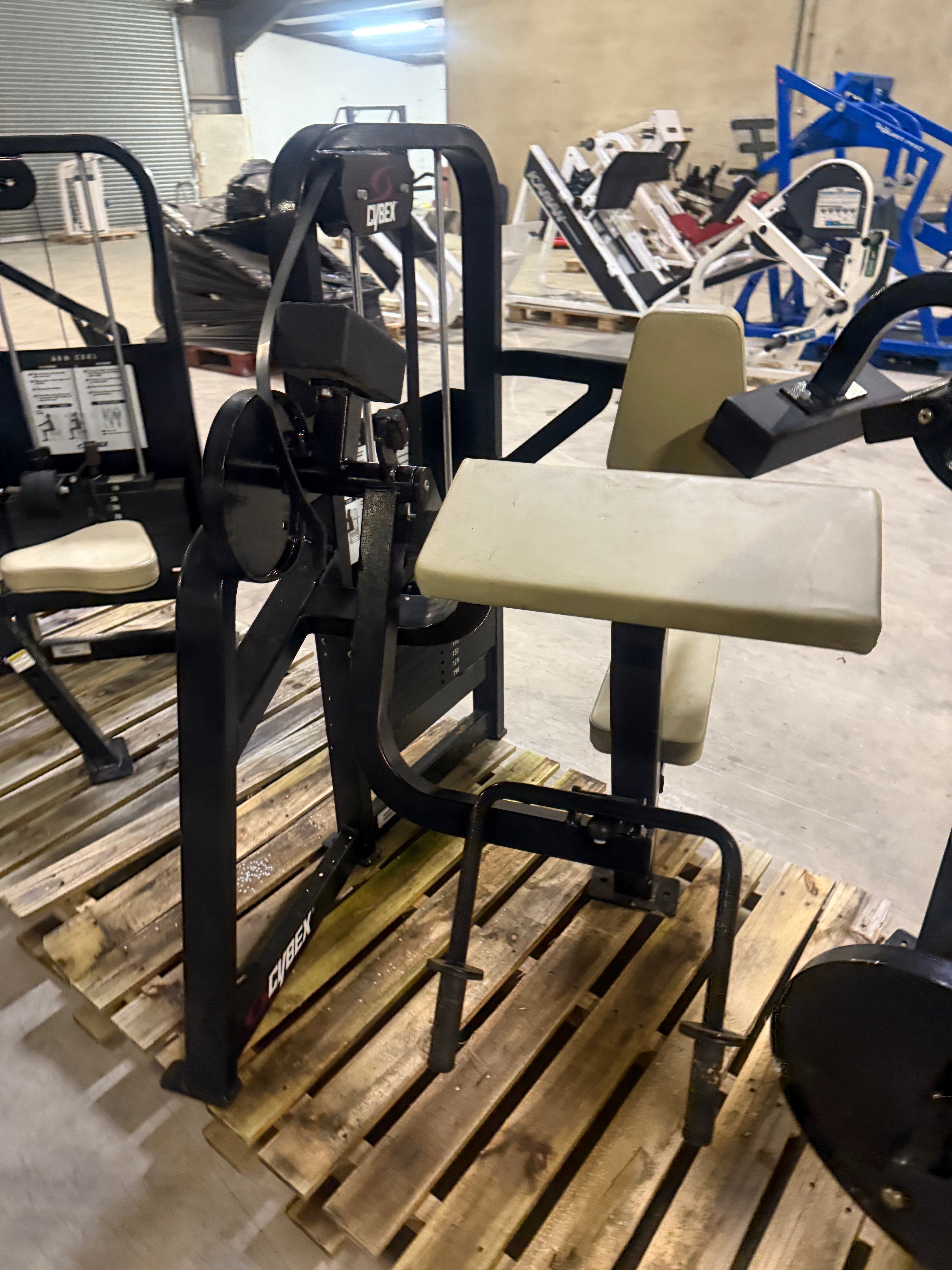 CYBEX VR2 Full Gym In Black