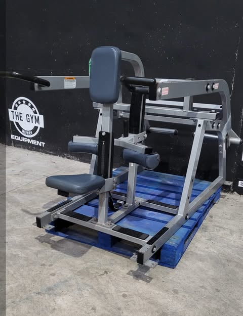A hammer strength seated dip machine is displayed in a gym, with the text "HAMMER STRENGTH SEATED DIP" prominently featured.