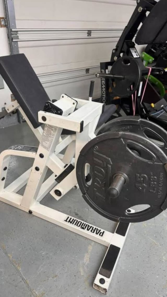 Paramount Leg Extension Plate Loaded FW-100 (VERY RARE)