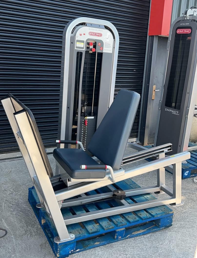 Star Trac (flex)  impact Leg Press