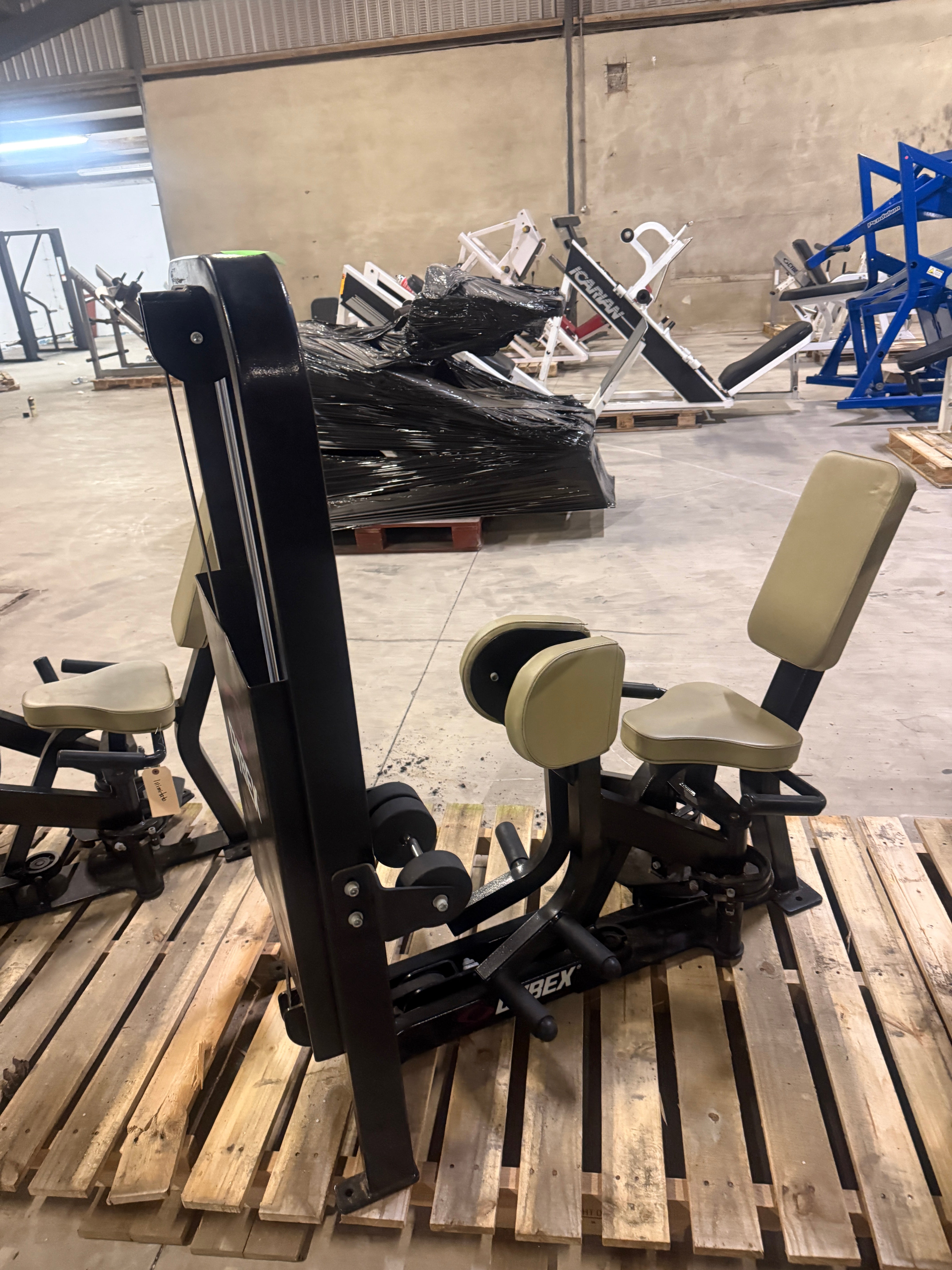 CYBEX VR2 Full Gym In Black